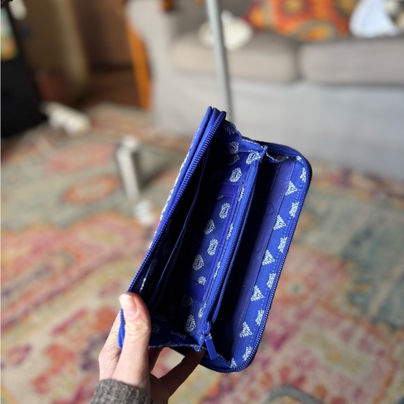 Floral Vera Bradley colorful Quilted Wallet - Picture 6 of 8